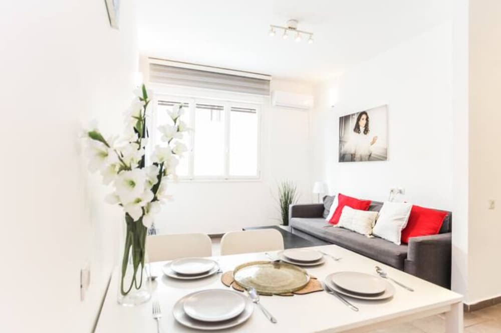 Фото Apartment near the sea and Carmel market