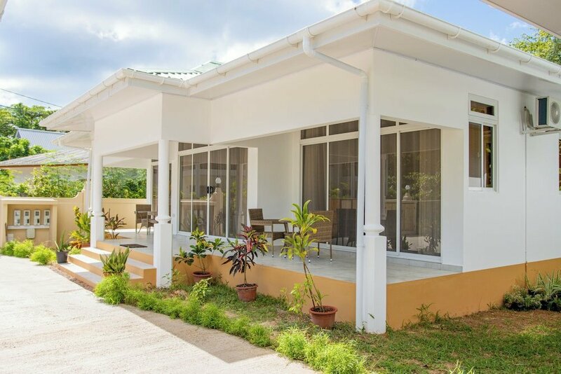 Гостиница Macmillan's Holiday Villas
