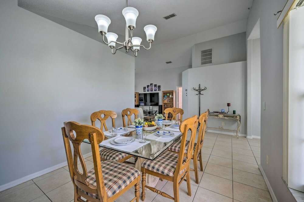 Фото Bright Kissimmee Getaway ~ 8 Mi to Disney!