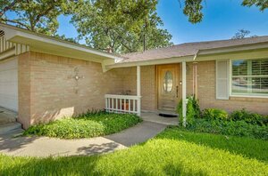 Гостиница Lovely Bryan Home w Deck - 4 Mi to Kyle Field!