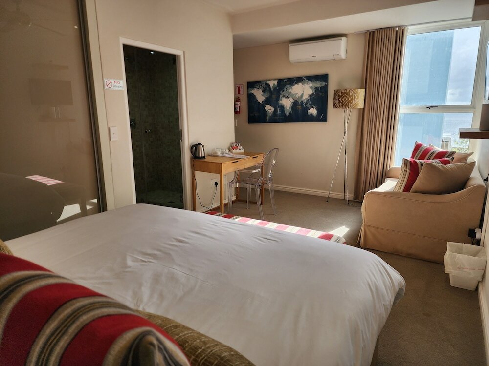 Фото Boulders Blue Bed and Breakfast