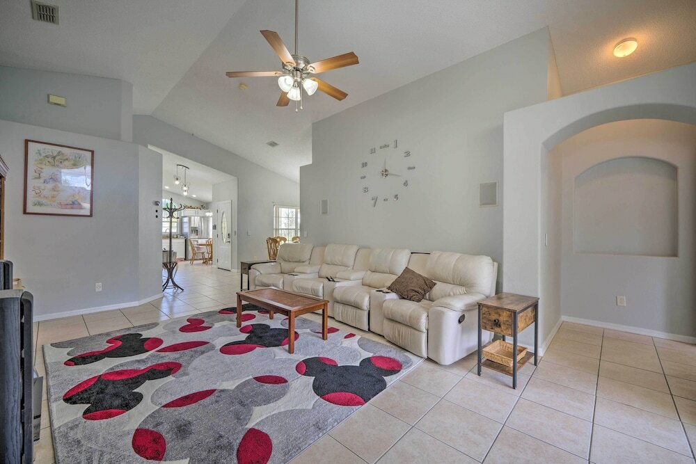 Фото Bright Kissimmee Getaway ~ 8 Mi to Disney!