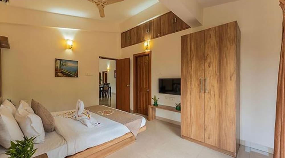 Фото FabHotel Vihasta Gold Nest