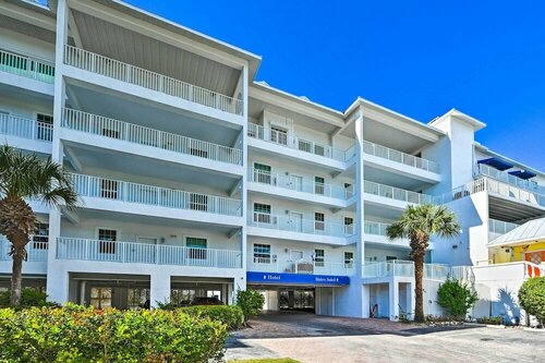 Гостиница Marco Island Condo w Shared Pool & Hot Tub!