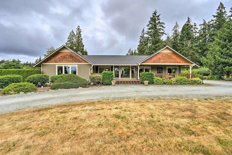 Гостиница Peaceful Ranch-style Camano Home on 5 Acres!