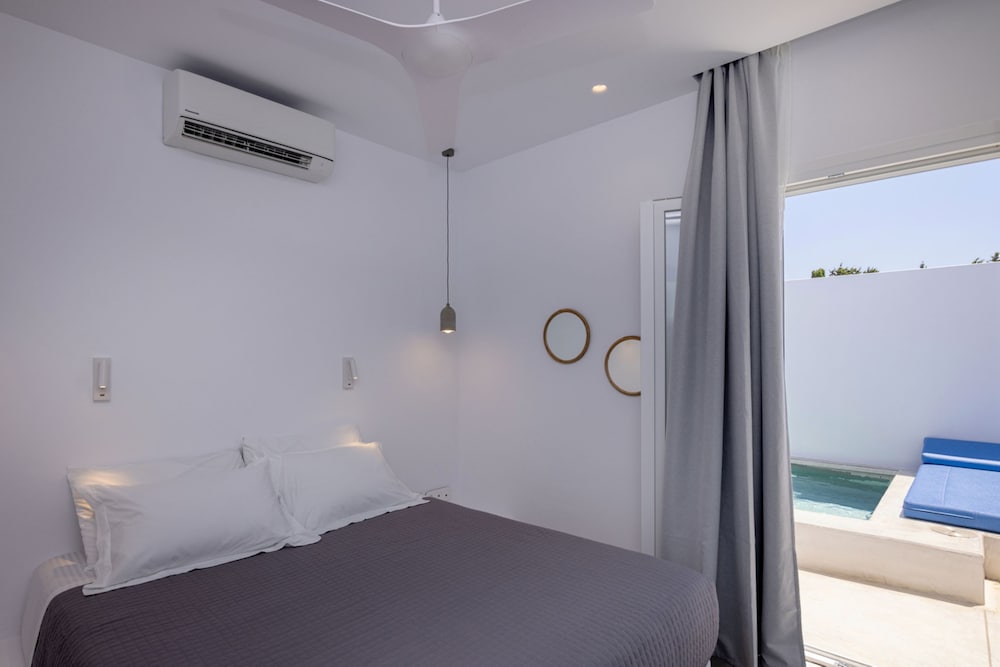 Фото White Holidays Project