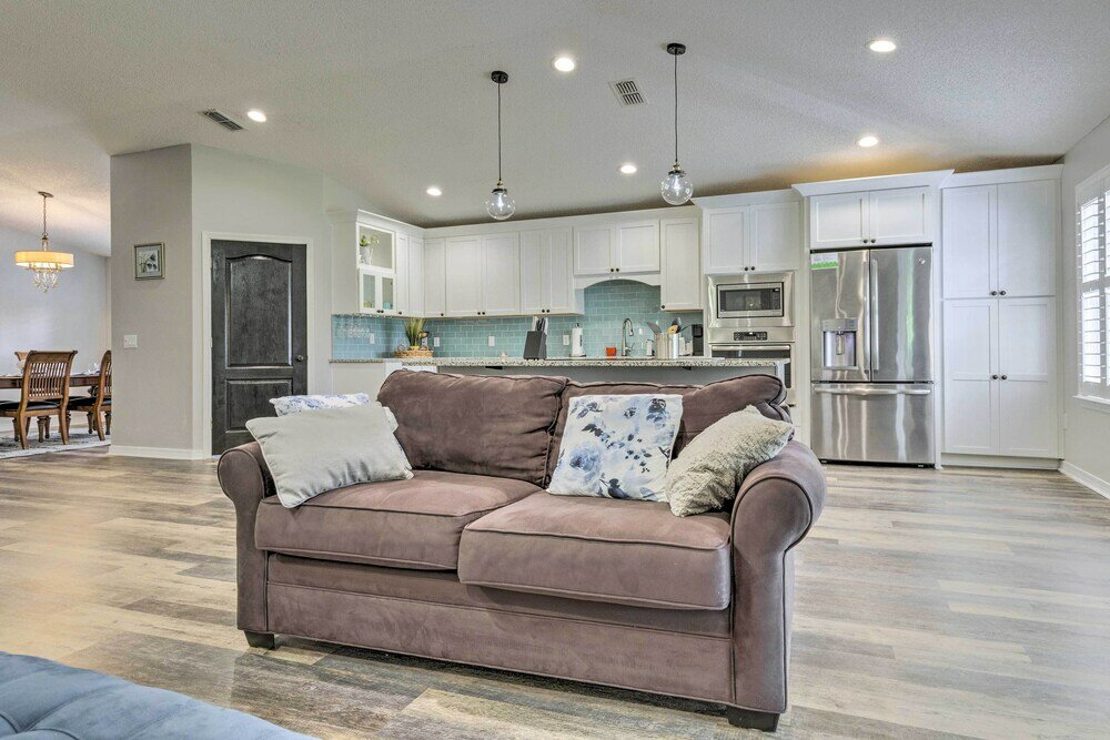 Фото Spacious Home w Sunroom, 15 Mi to Pensacola!