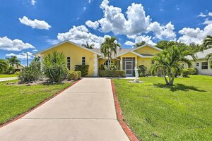 Гостиница Spacious Cape Coral Home w Pool: On Golf Course!