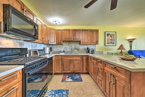 Гостиница Oceanfront Molokai Condo w Pool & Grills!