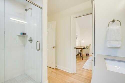 Гостиница Beautiful Raleigh Cottage Rental: 5 Mi to Downtown в Роли