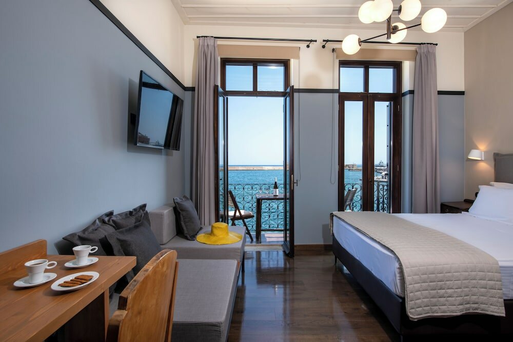 Фото Mosaic Venetian Harbour Suites