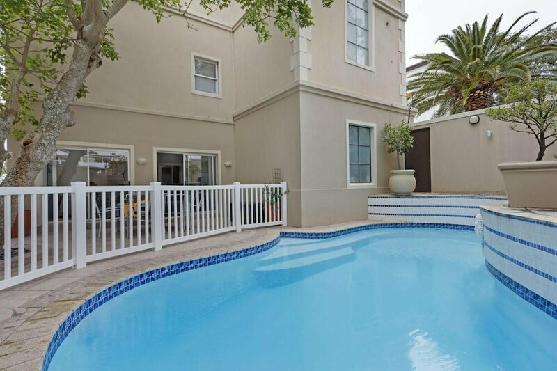 Гостиница Beachside Villa - Camps Bay в Кейптауне
