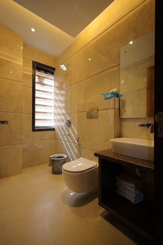 Фото Hotel Taj Crown Plaza