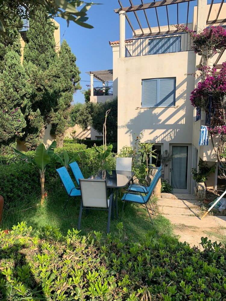 Фото 1 Bedroom Apartment on Beach Elias Upper