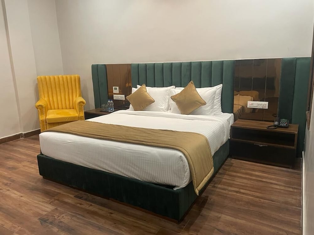 Фото The Signate Royale