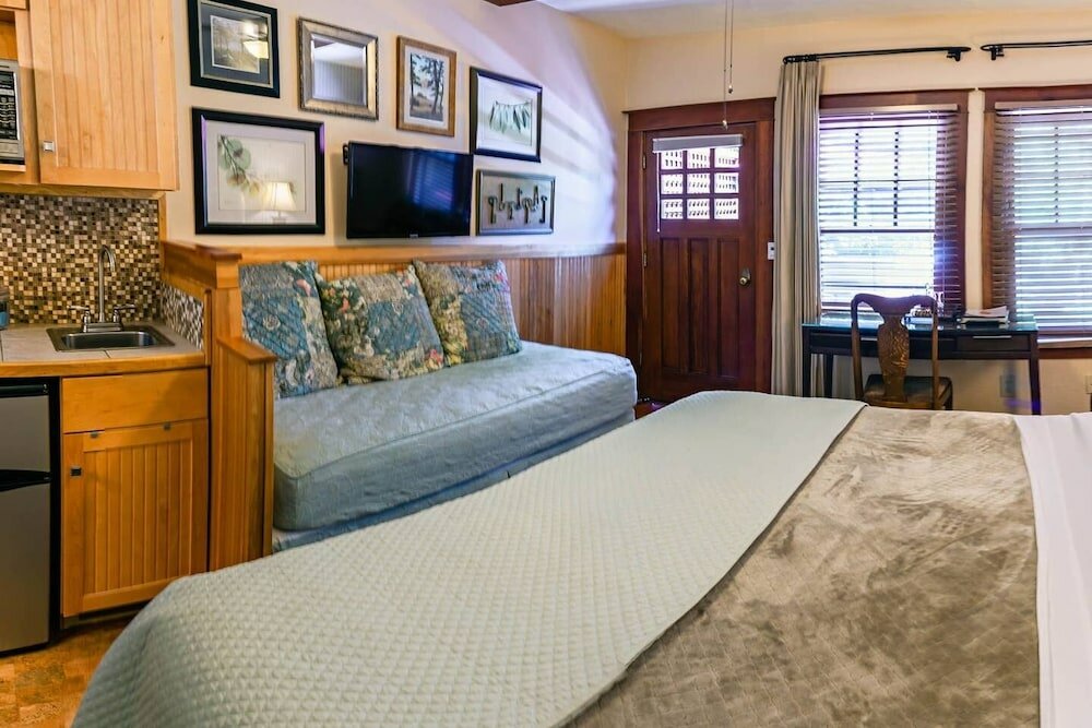 Фото A Cowslip's Belle Inn