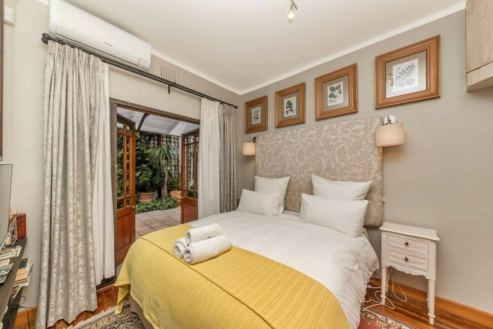 Фото Vintage Apartment With a Peaceful Garden