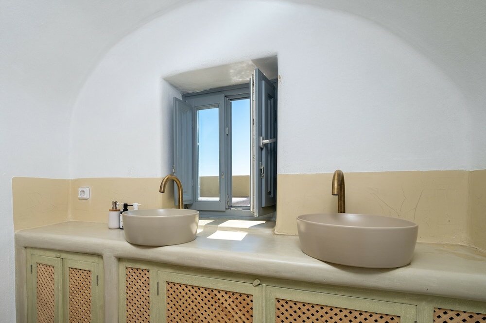 Фото SantorOia Luxury Suites