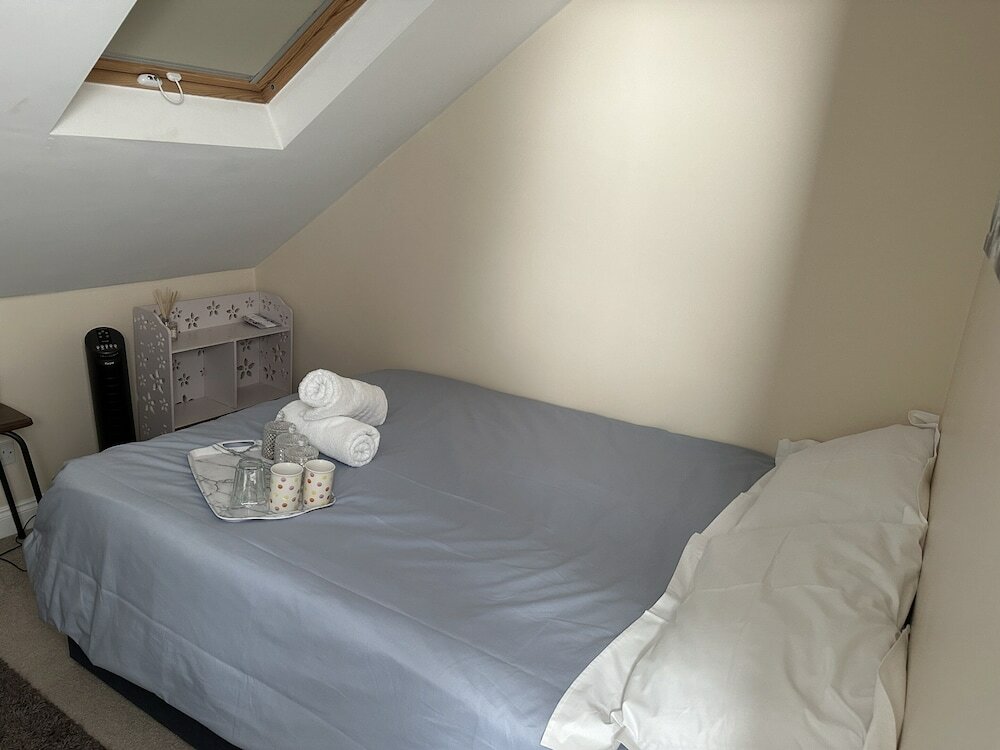 Фото Infinity Guest House Wiltshire Crescent