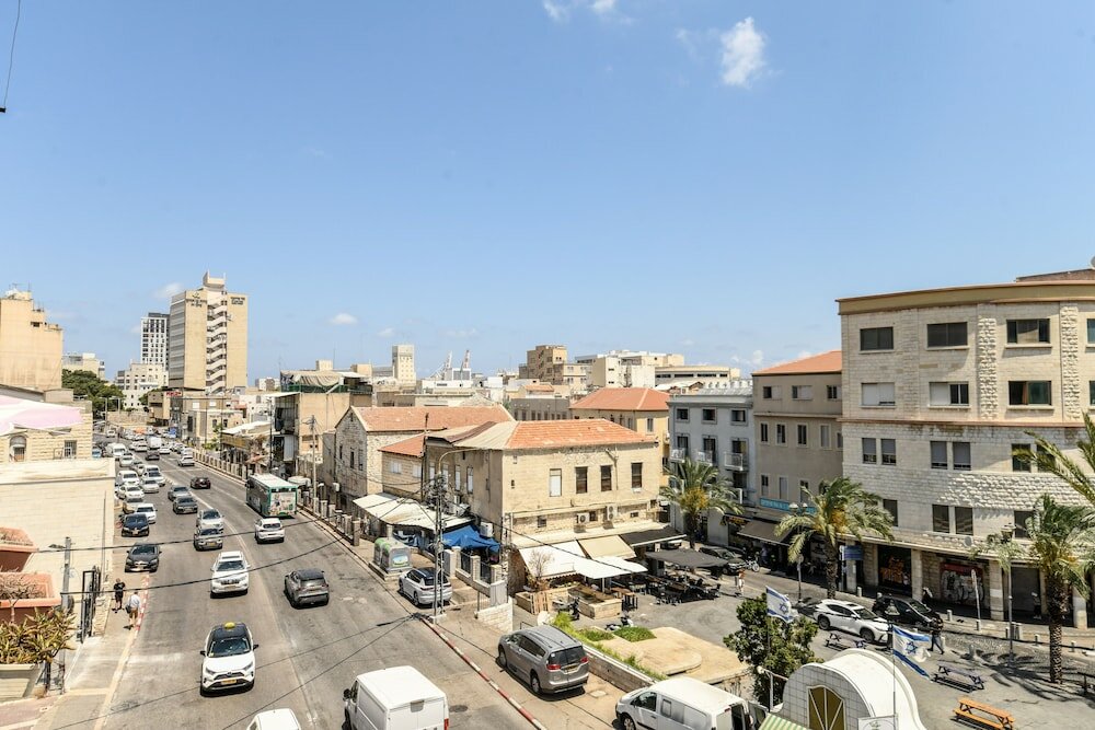 Фото Vintage Charm 1br Apt w Balcony & View