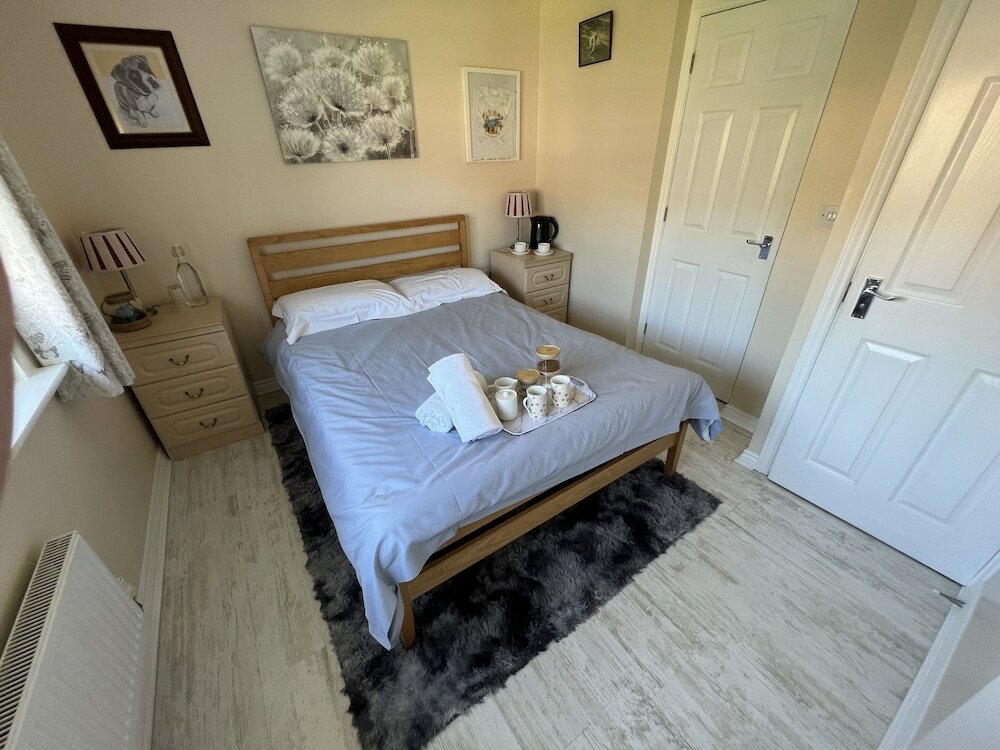 Фото Infinity Guest House Wiltshire Crescent