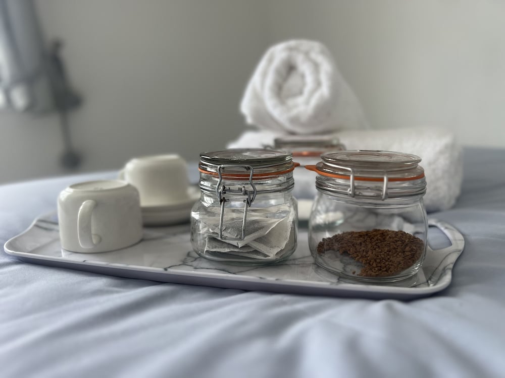 Фото Infinity Guest House Wiltshire Crescent