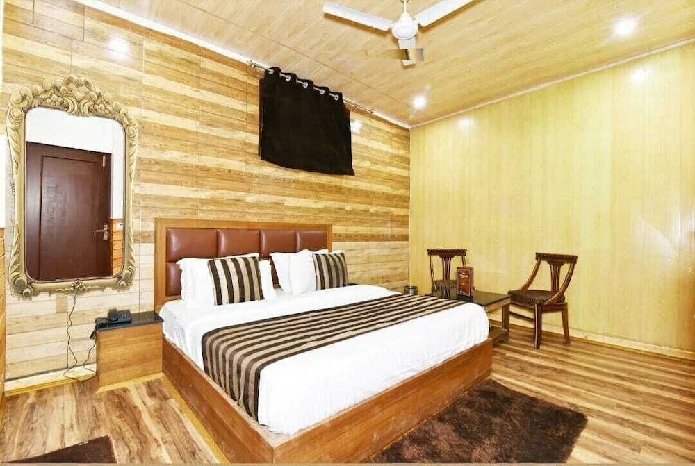 Фото Hotel Divyansh by Vrb Hotels