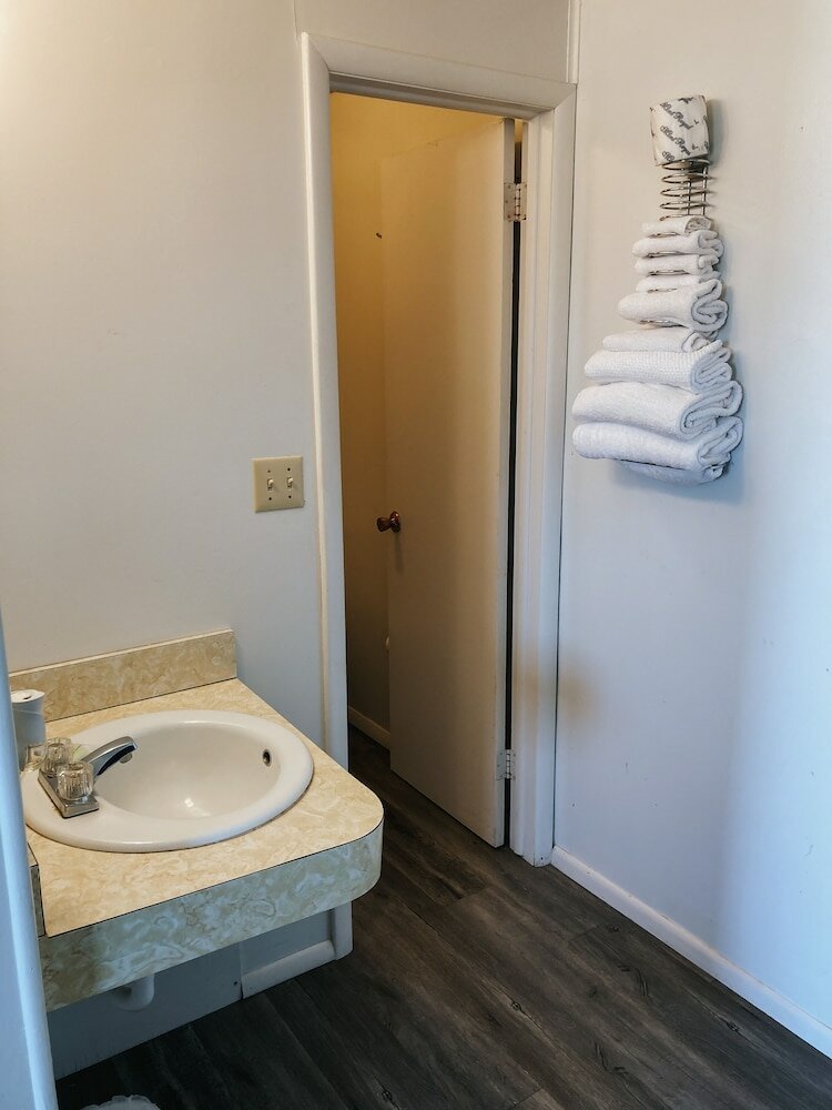 Фото The Redwood Motel