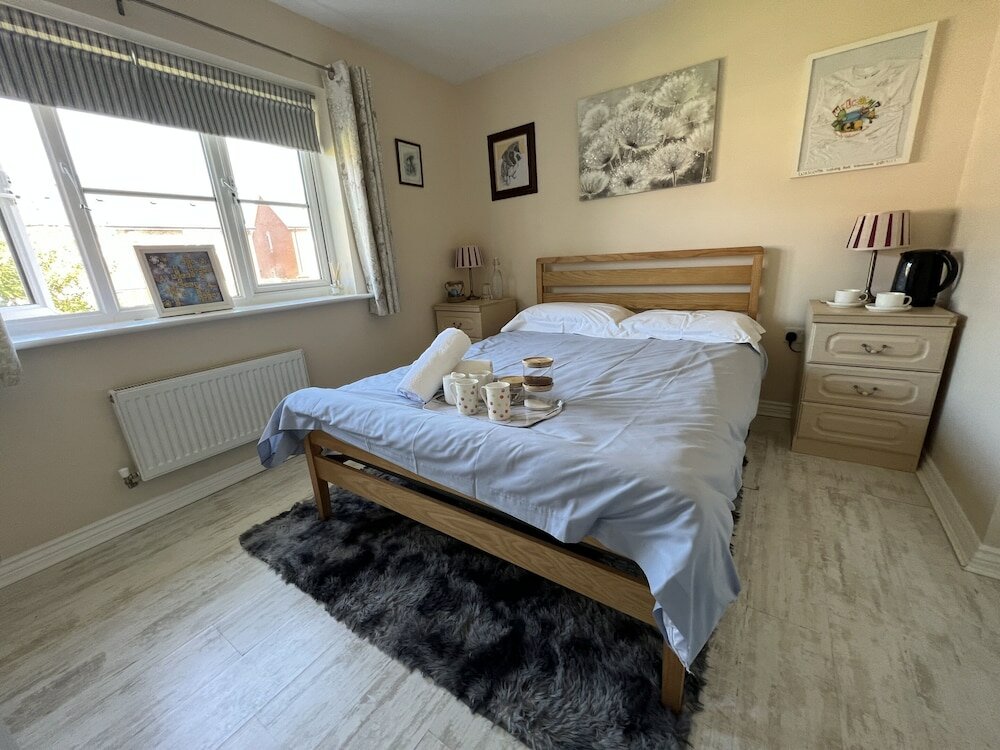 Фото Infinity Guest House Wiltshire Crescent