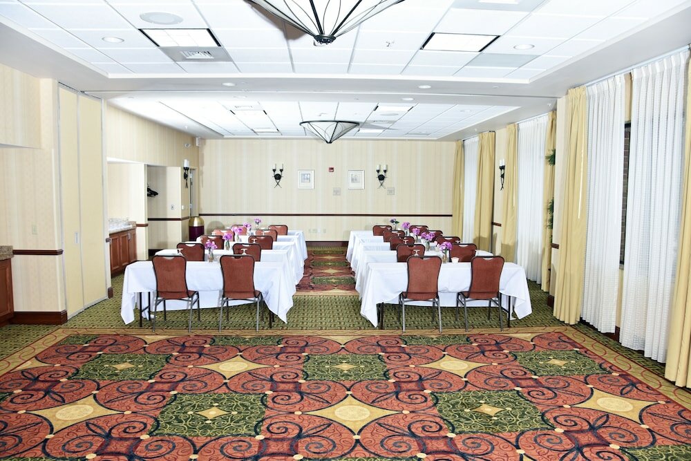 Фото Hilton Garden Inn Oconomowoc