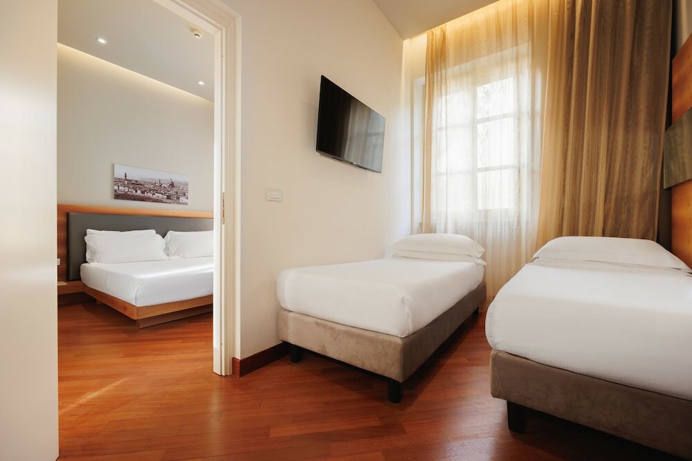 Фото Hotel Embassy