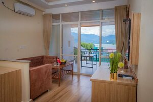 Гостиница Majestic Lakefront Hotel & Suites