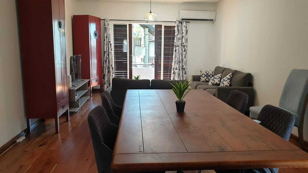 Фото Sunset Boulevard Beachfront Apartment