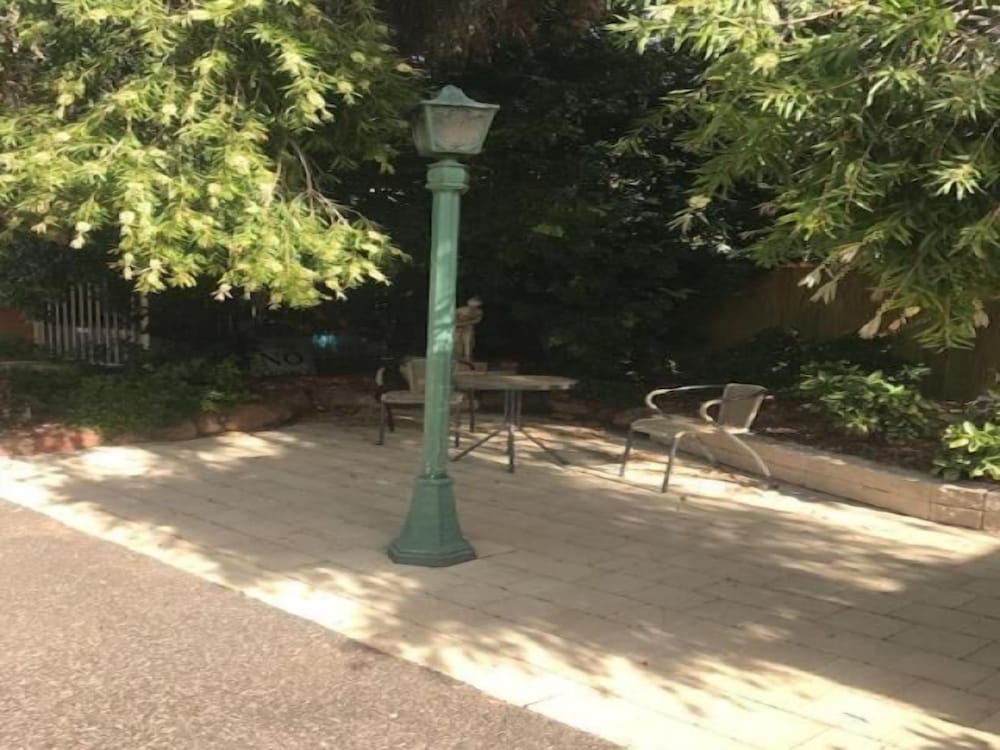 Фото Yambil Inn Motel