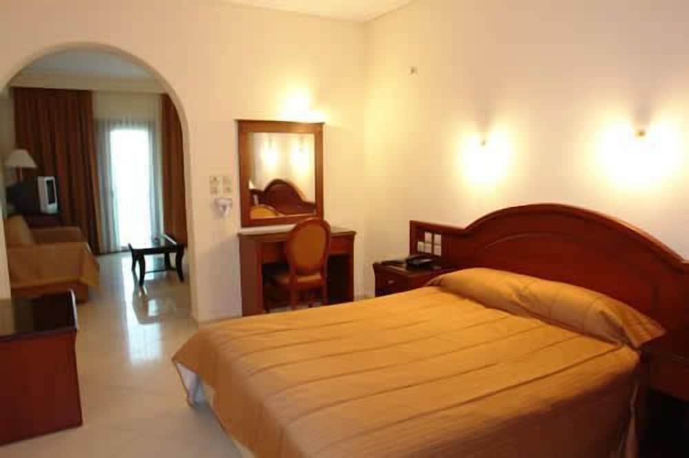 Фото Europa Beach Hotel