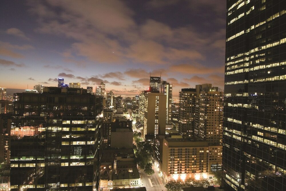 Фото Oaks Melbourne on Lonsdale Suites