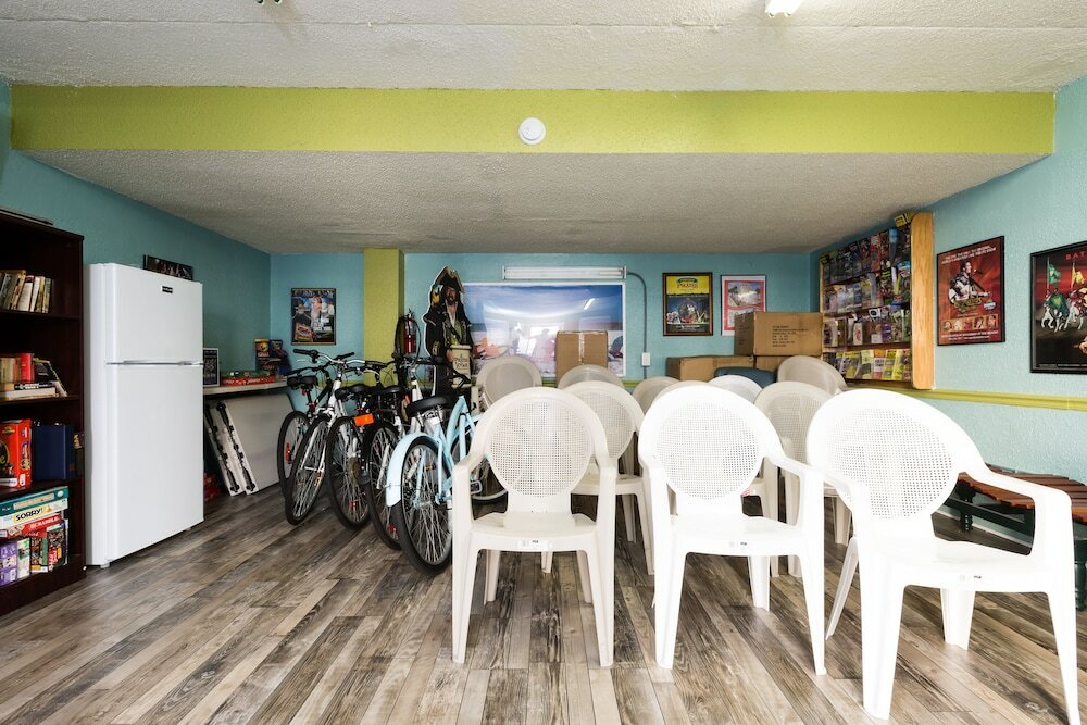 Фото Beach Club at Montego Inn