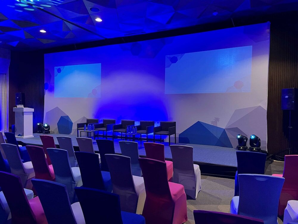 Фото Апартаменты The Fives Downtown Hotel & Residences, Curio Collection by Hilton