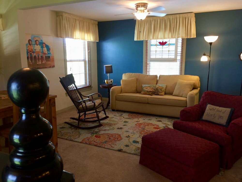 Фото The Old Liberty Schoolhouse