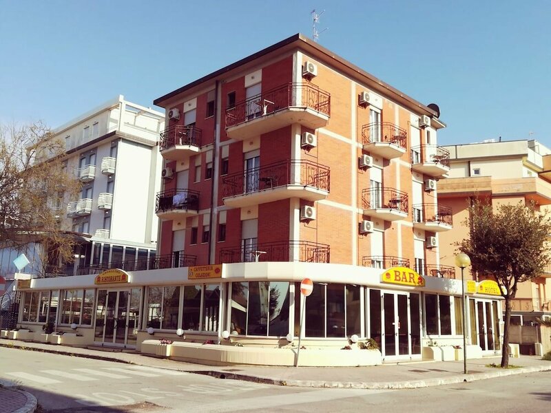 Гостиница Hotel Cavallino в Чезенатико