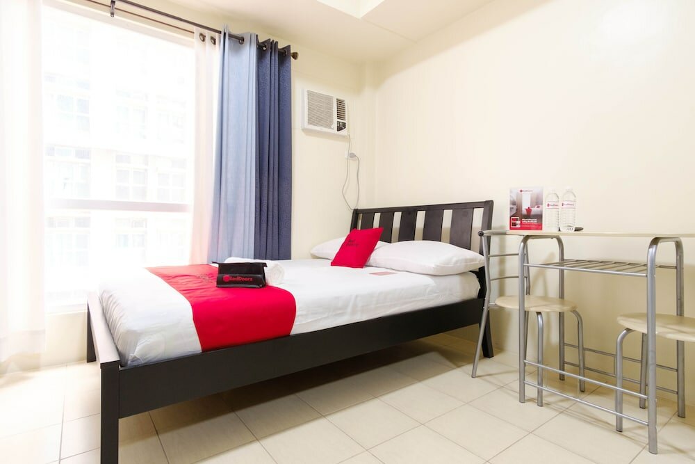 Фото Reddoorz Plus @ Pioneer Woodlands Mandaluyong