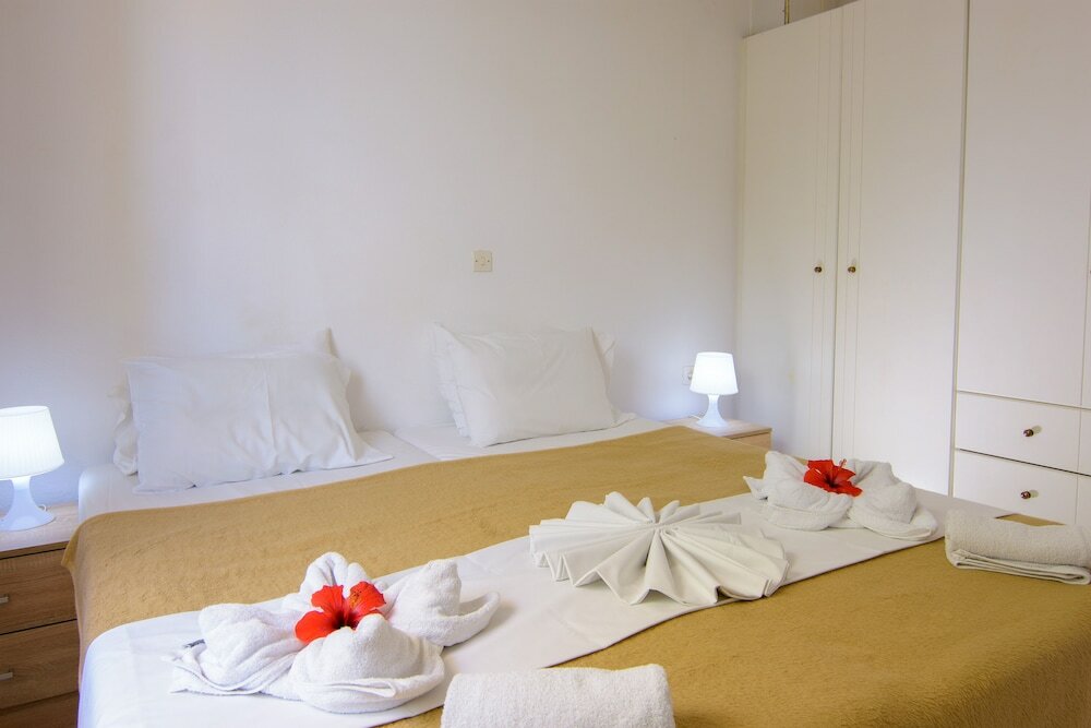 Фото Hiona Apartments