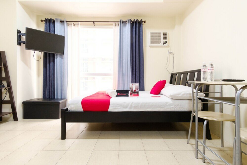 Фото Reddoorz Plus @ Pioneer Woodlands Mandaluyong