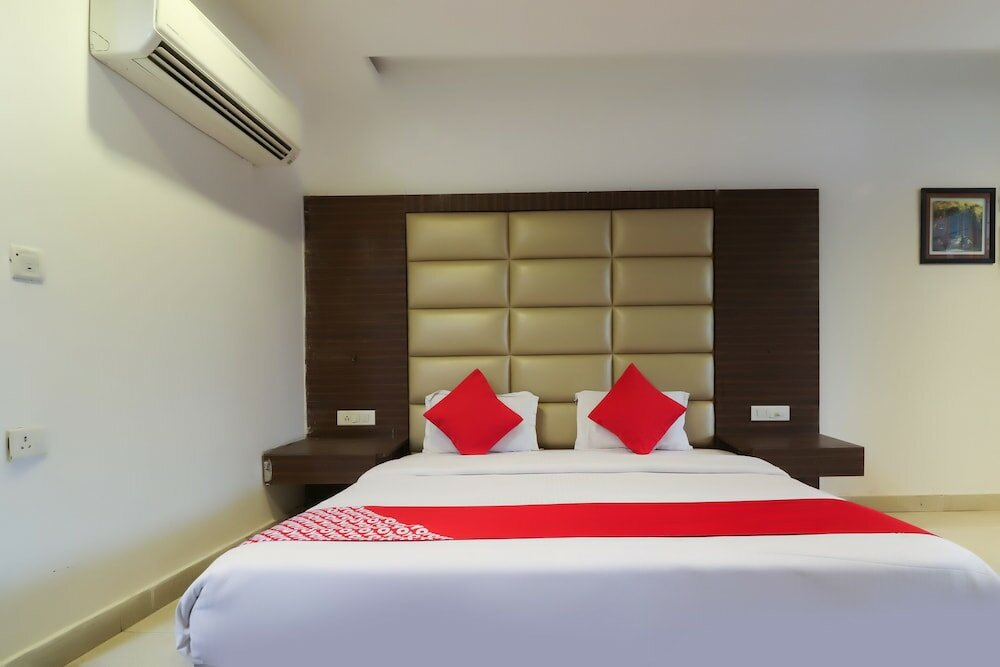 Фото Oyo 60162 City Club & Hotels