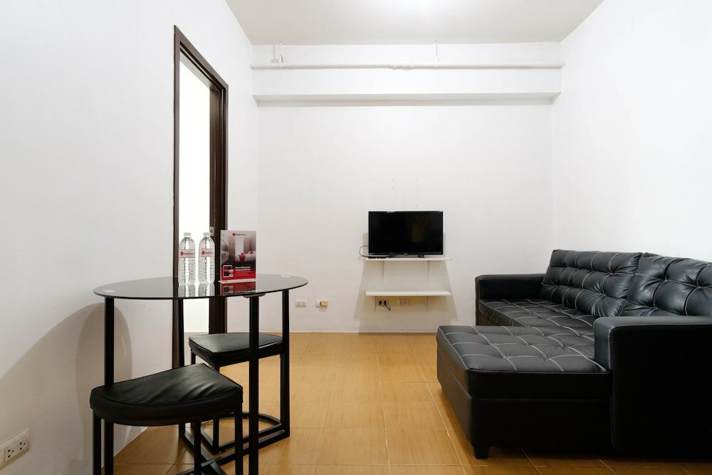 Фото Reddoorz Plus @ Pioneer Woodlands Mandaluyong