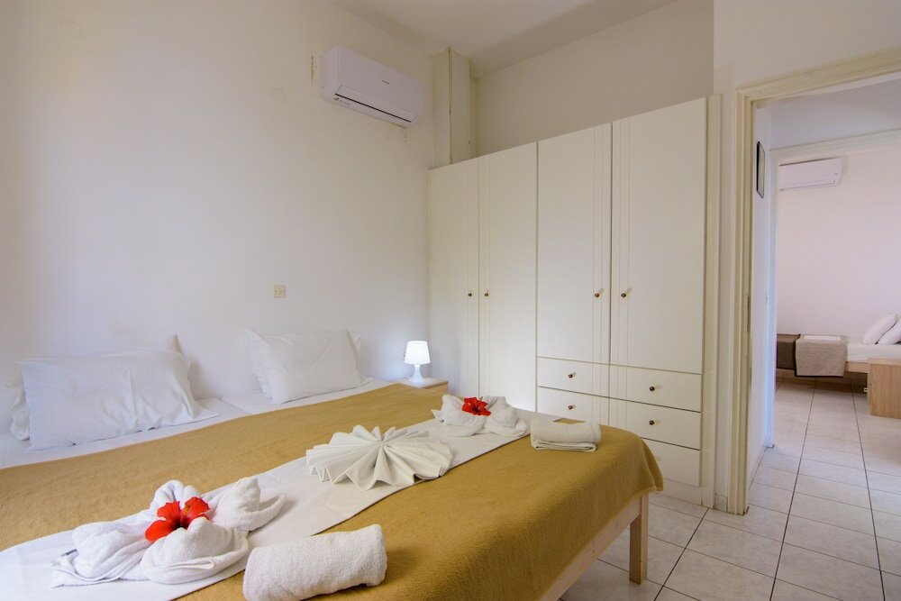 Фото Hiona Apartments