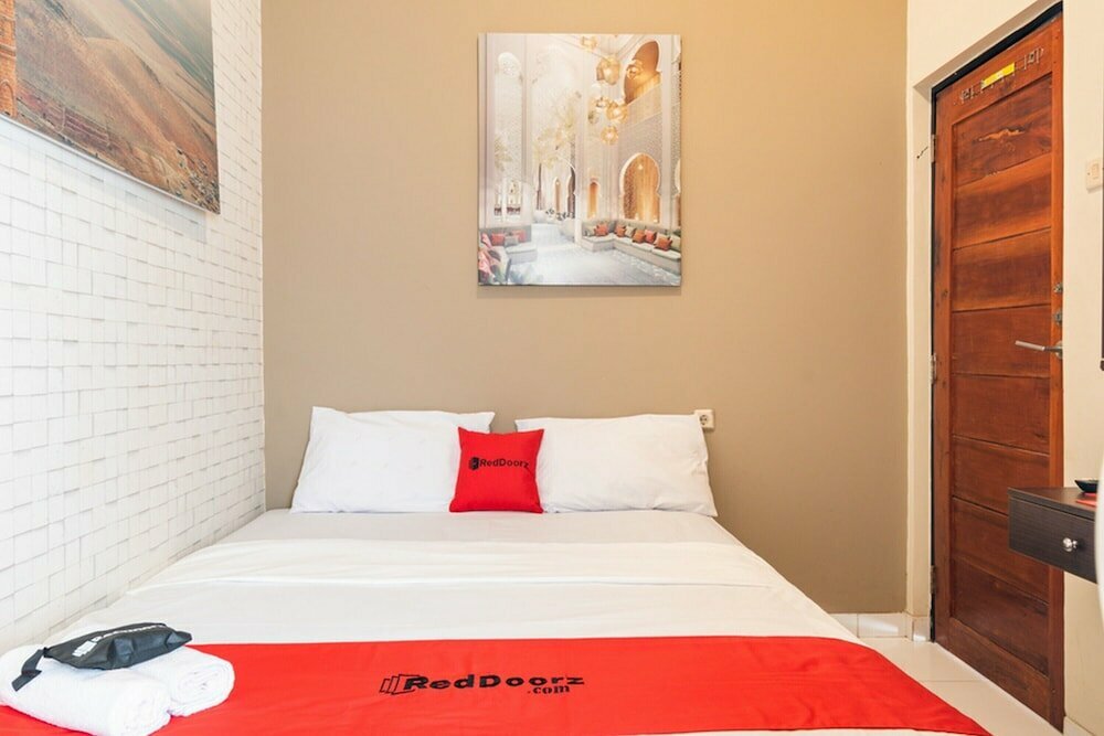 Hotel RedDoorz Plus near Hayam Wuruk 2, Jakarta, photo