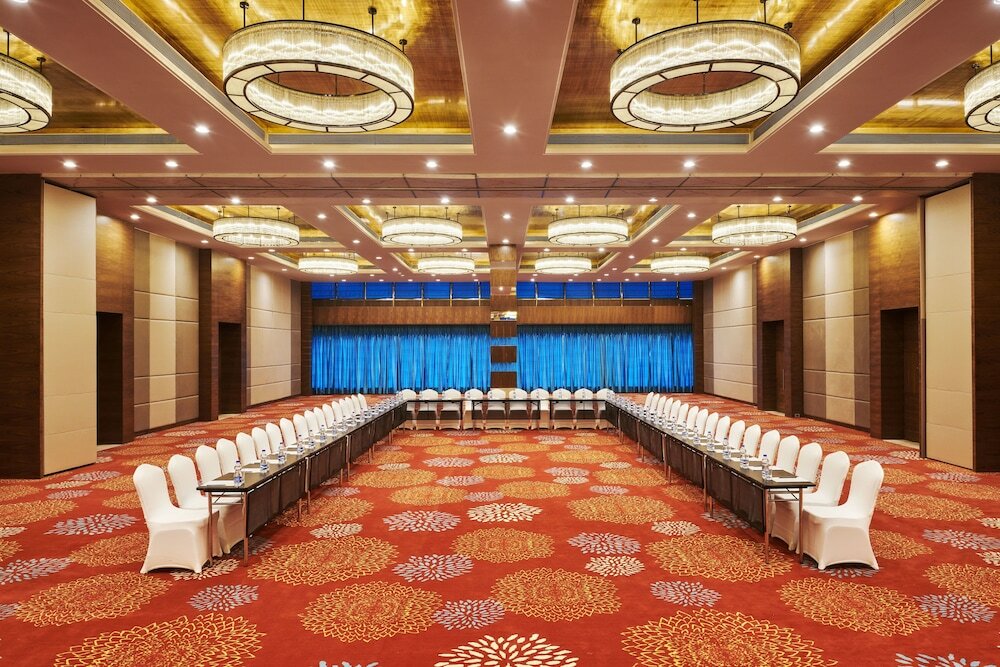 Фото Hilton Garden Inn Lucknow