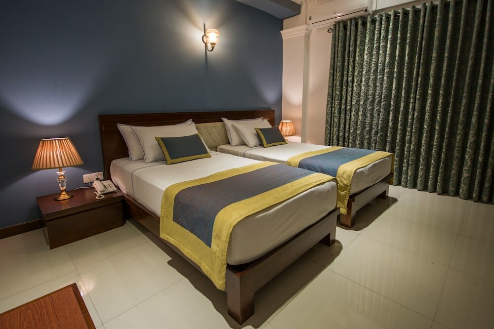 Фото Ceyloni City Hotel