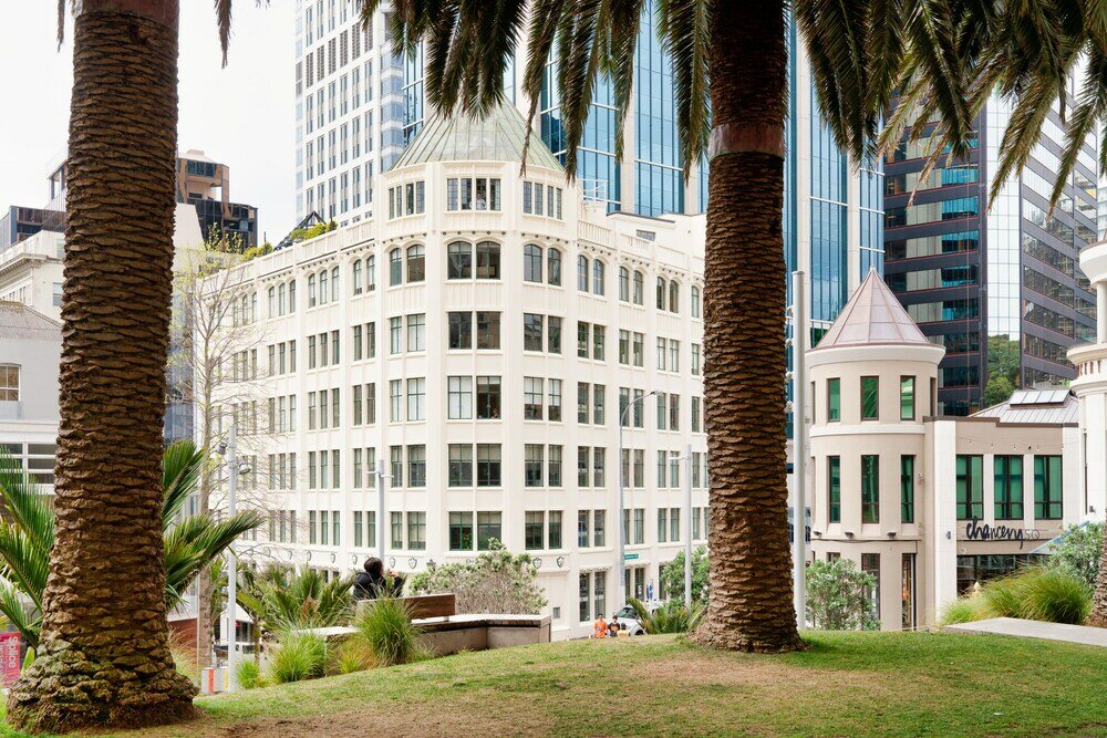 Фото Elegant Apartment With City View